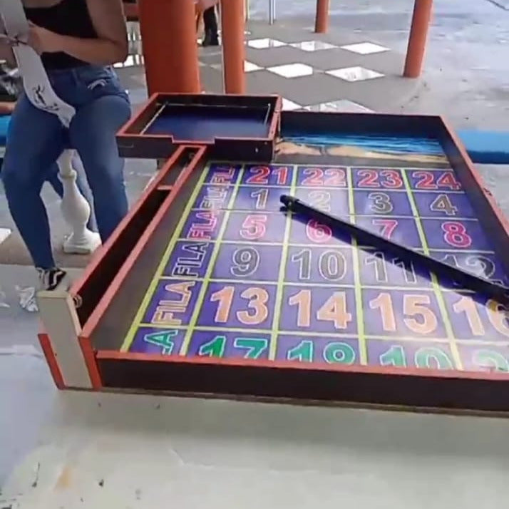 Juego de Mesa “24” – Mesa de Apuestas y Diversión